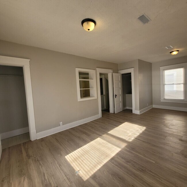 Building Photo - 1527 SW Mulvane St Unit 1527 - 2