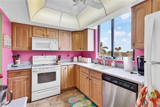 Building Photo - 3392 NE Causeway Blvd Unit 304