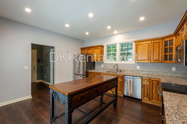 Photo - 829 Welch St SW