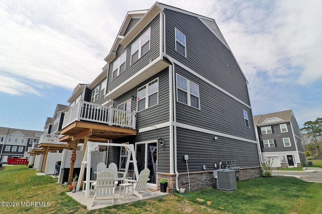 16 Baybreeze Dr