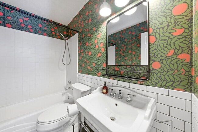 Photo - 574 Pugsley St