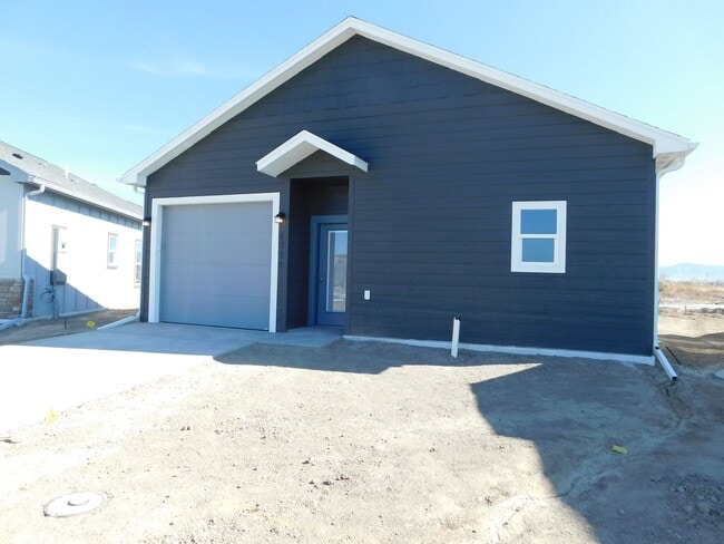 Building Photo - WALKING DISTANCE TO COMMUNITY