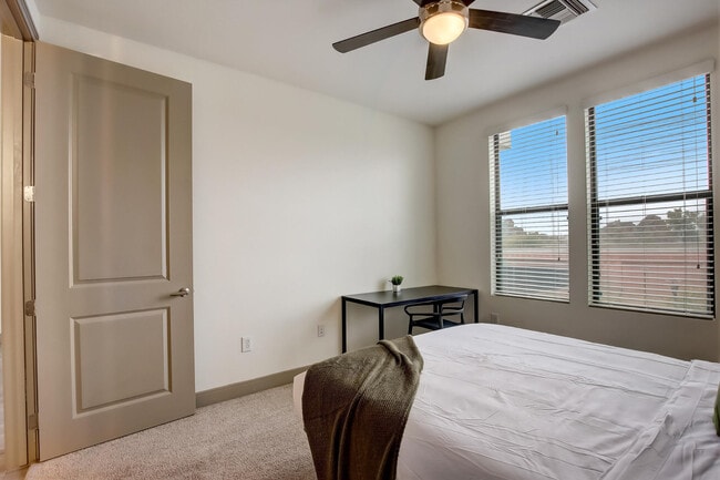 Photo - 555 N College Ave Unit ID1014603P