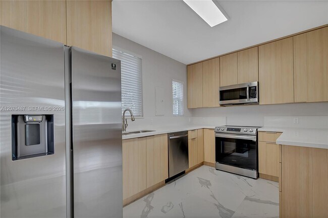 Photo - 3783 SW 27th St Unidad 0