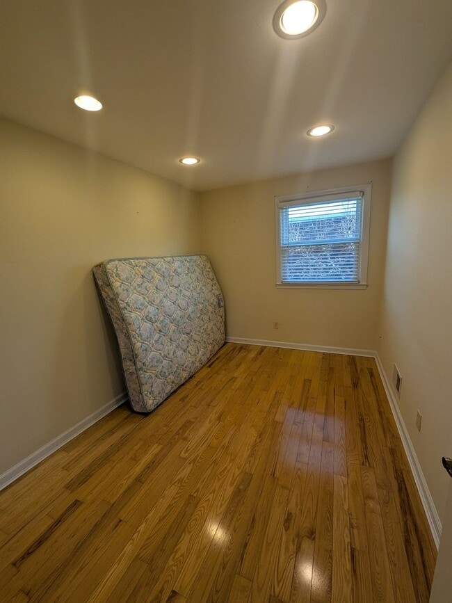 Building Photo - 125 Lockart Plaza Unit 2nd Floor