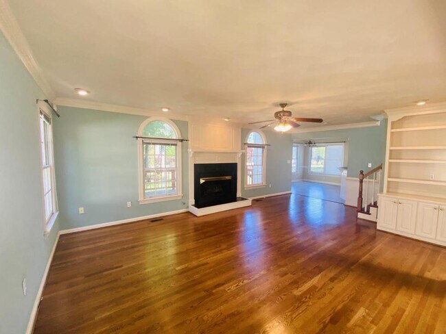 Photo - 700 Pleasant Way