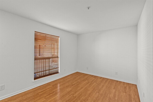 Building Photo - 8100 Seawall Blvd Unit 285