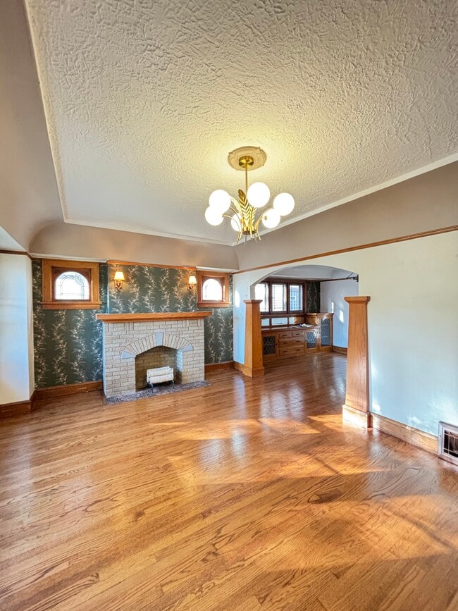 Building Photo - 1109 S 71st St