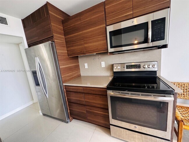 Photo - 290 174th St Unit 1117