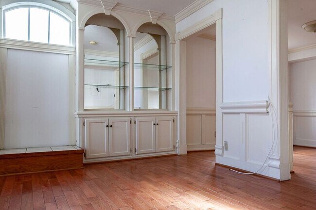 Photo - 1405 Charles St