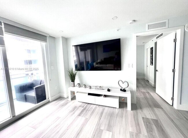 Photo - 6917 Collins Ave Unit 806