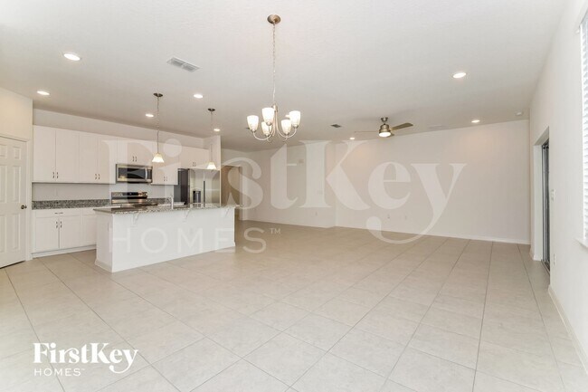 Photo - 327 Corbel Ln