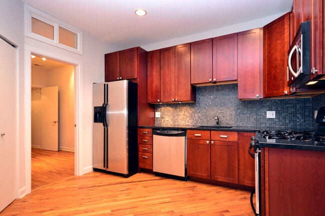 Photo - 1119 W Grand Ave Unit 1