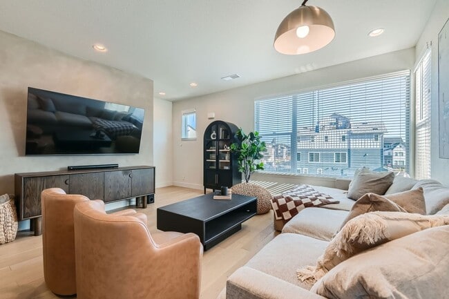 Photo - 2092 Alcott Way