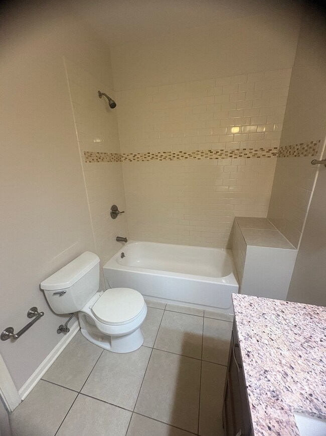 Photo - 2733 N Marmora Ave Unit 2w