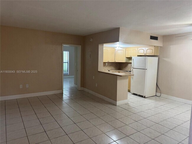 Photo - 1280 W 54th St Unidad 209B