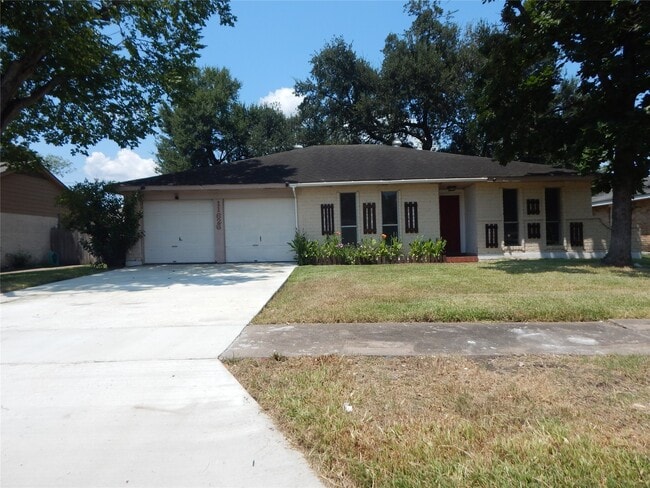 Building Photo - 11626 Sharpview Dr Rental