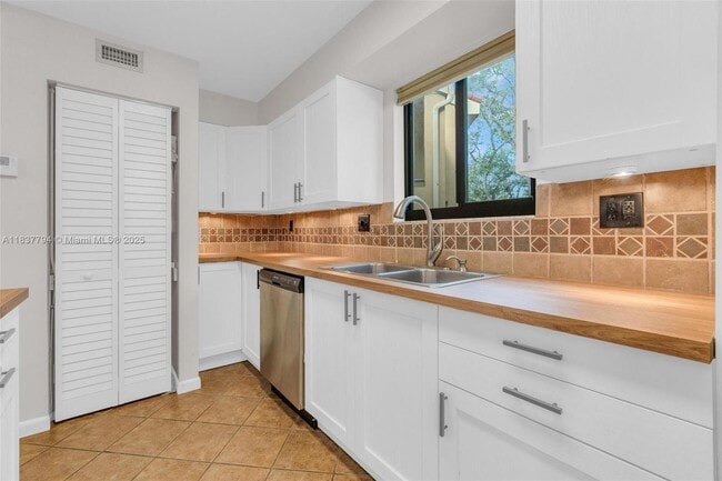 Photo - 15405 N Miami Lakeway Unit 209