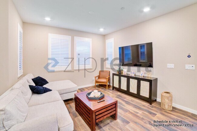 Photo - 3081 Beaded Mist Walk