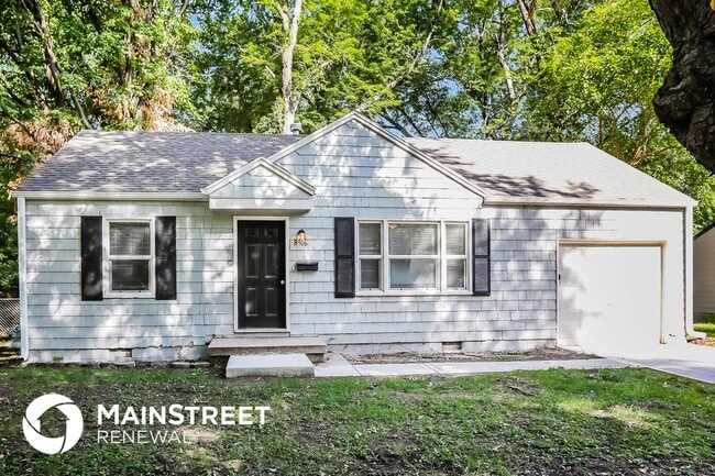 Building Photo - 8906 Richards Dr