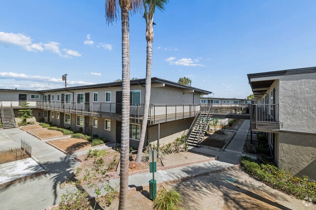 1BR, 1BA - 548SF - Breezeway