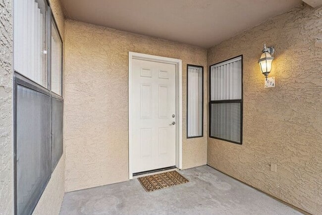 Building Photo - Apply Here WWW.RENTREDBRICK.COM