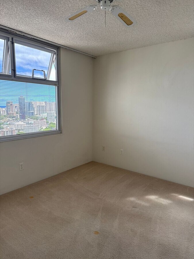 Photo - Conveniently located high floor 2 bedroom ... Unidad 2801