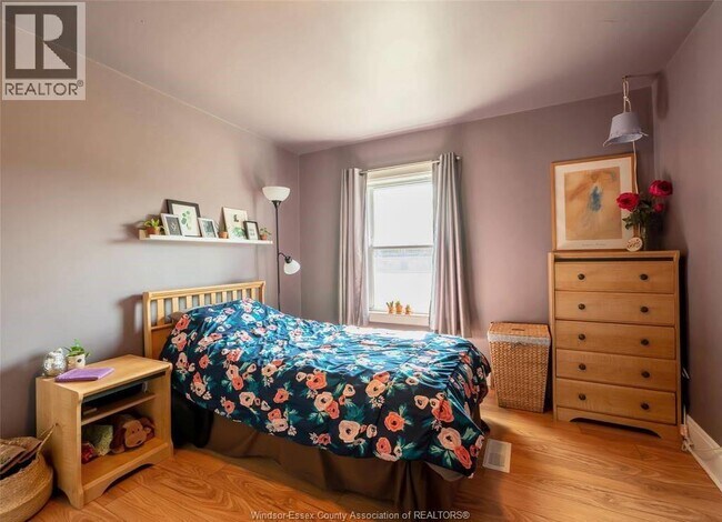 Photo - 1064 Monmouth Rd