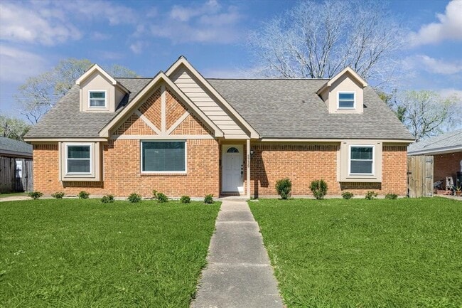 Building Photo - 5730 Cartagena St