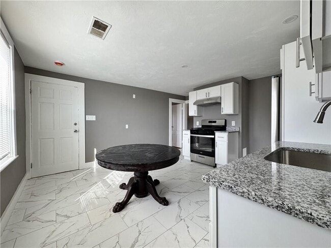 Photo - 910 Atwells Ave