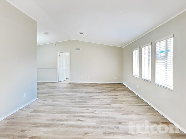 Photo - 107 Cinnamon Dr