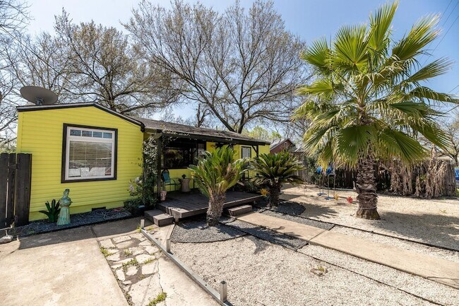 909 Chote Ave