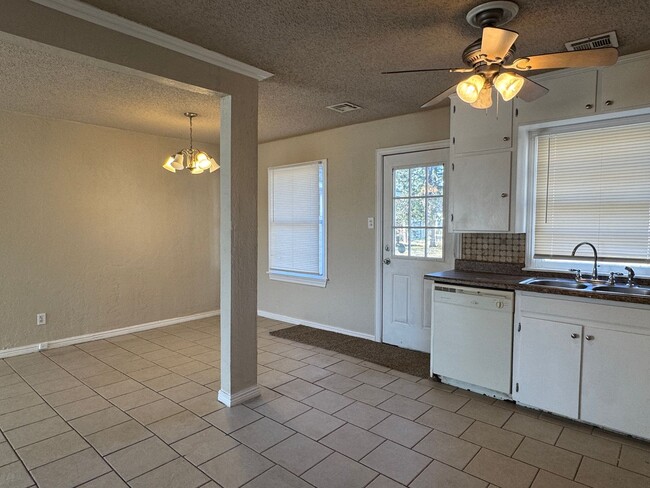 Photo - 734 NW 31st St