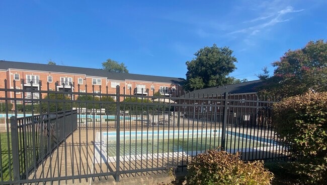 Building Photo - 9455 Fairfax Blvd Unit Foxcroft Colony