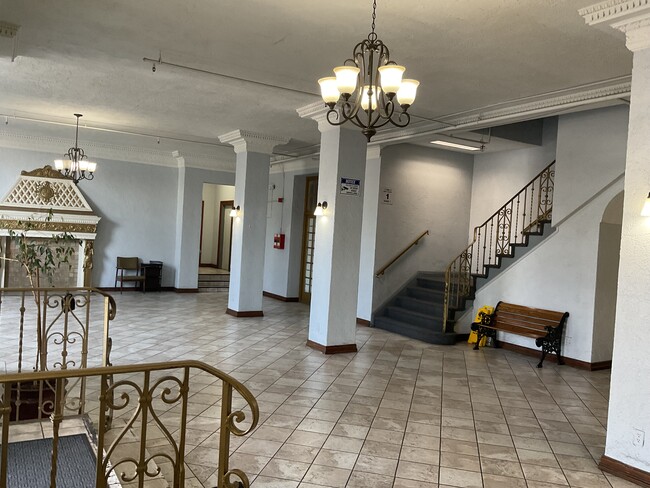 Photo - 3906 Beverly Blvd Unidad Bachelor