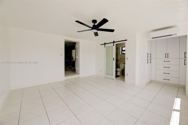 Photo - 1240 Peri St