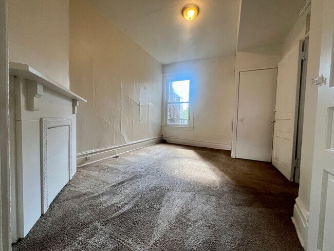 Photo - Large 3 BR in South Oakland! Covered Balcony! Close to Campus! Unidad WEL02