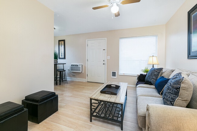 Photo - 2174 S Lake St