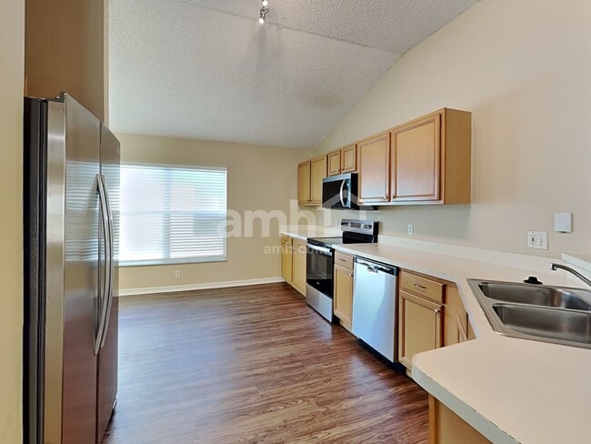 Photo - 875 Sedgewood Cir