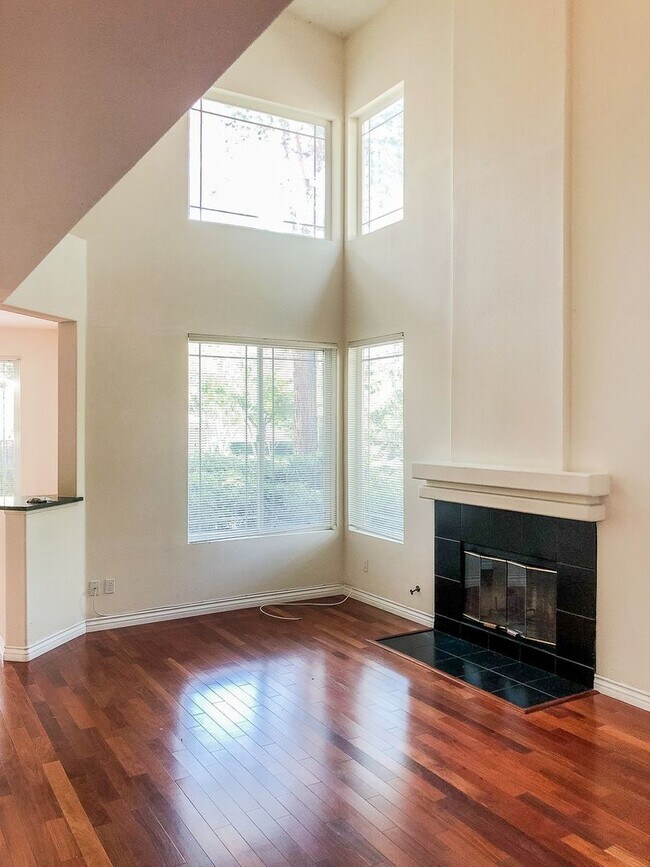 Photo - Beautiful Two-Story 2+ Bed, 3 Bath Townhom...