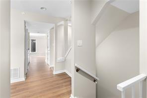 Photo - 15 Ivy Square Northeast
