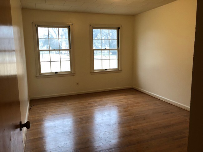 Photo - King Apartments