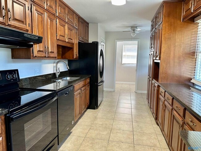 Photo - 213 Wingate Ave SW