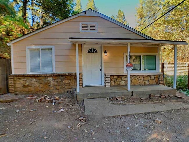 Building Photo - 2 bed, 1 bath home near downtown Placerville