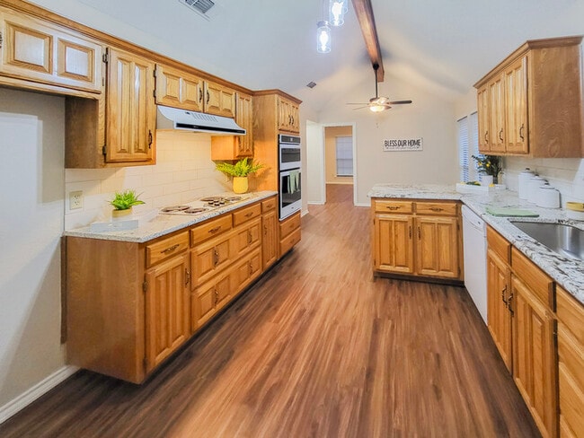 Photo - Stunning 3-2-2 in Arlington