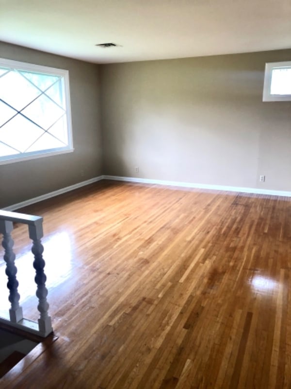 Photo - 180 Chippendale Dr