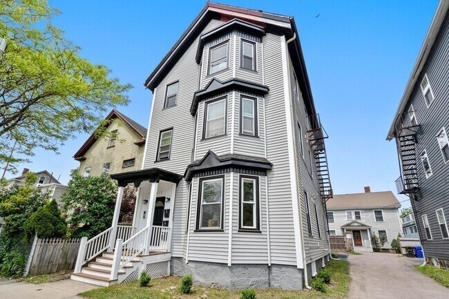 Building Photo - 3417 Washington St Unit 2 Rental