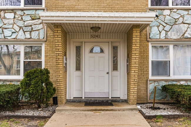 Photo - 5241 N Reserve Ave Unit 1W