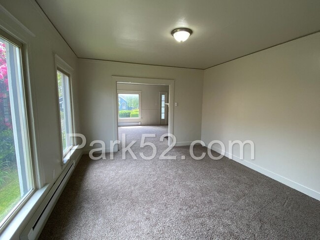 Photo - Beautiful 4 Bedroom in North Tacoma!