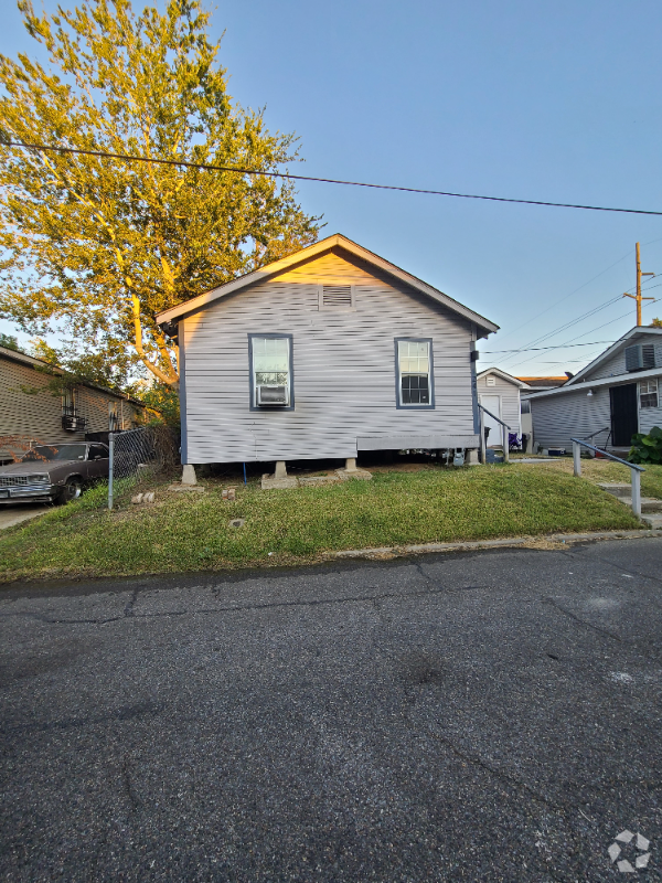 Building Photo - 1241 S 18th St Rental